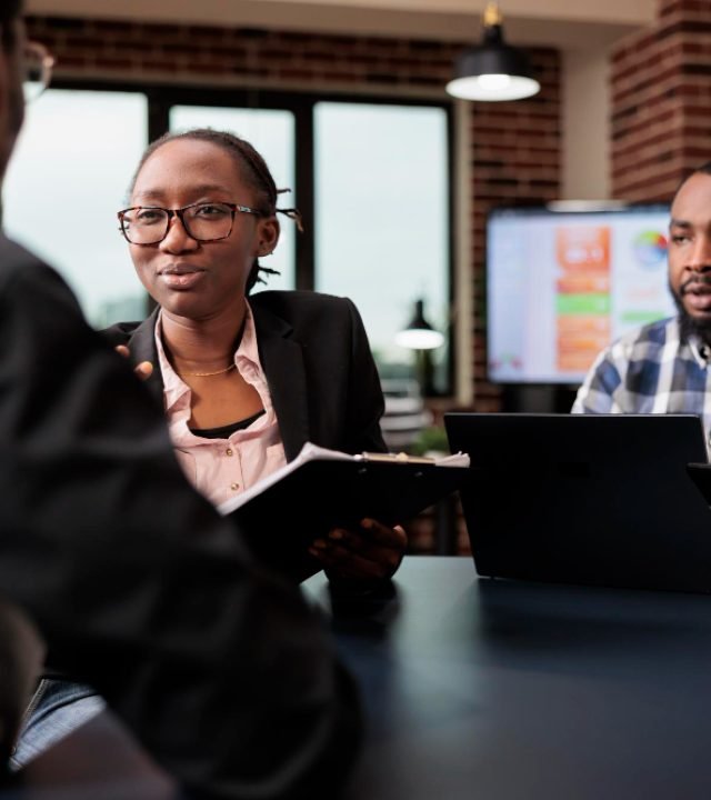 equipe-collegues-collaboration-au-travail equipe-collegues-collaboration-au-travail